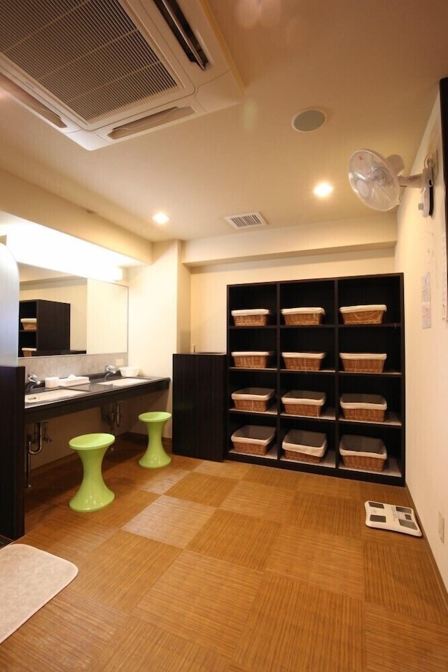 アズイン東近江能登川駅前