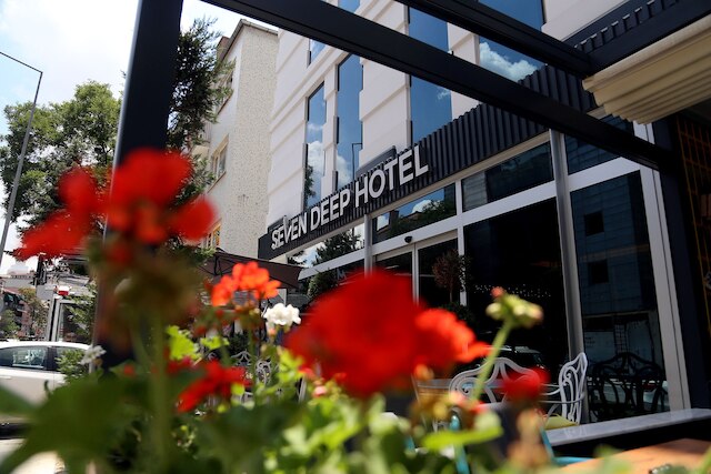 セブン ディープ ホテル