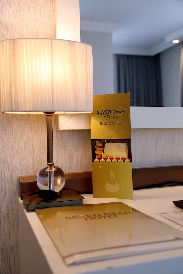 セブン ディープ ホテル