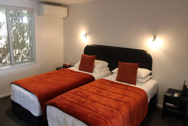 ザ グランジ ブティック B & B