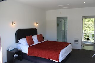 ザ グランジ ブティック B & B