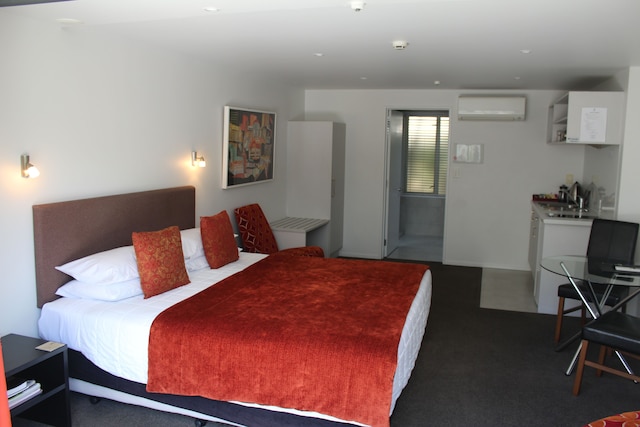 ザ グランジ ブティック B & B