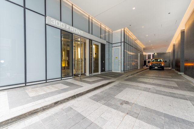 グランド ロイヤル コンドズ - CN タワー