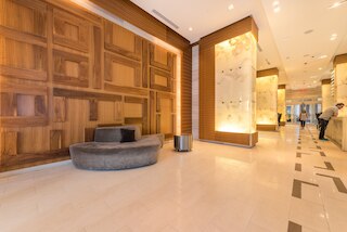 グランド ロイヤル コンドズ - CN タワー