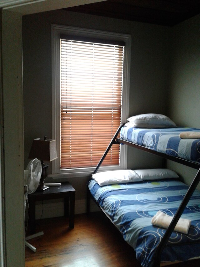 シューターズ サルーン バー ホテル & キャビンズ