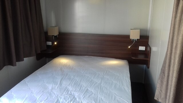 シューターズ サルーン バー ホテル & キャビンズ