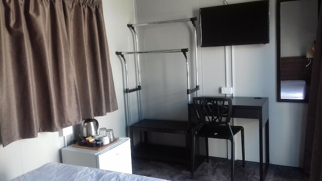 シューターズ サルーン バー ホテル & キャビンズ