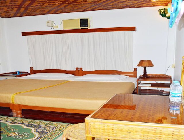 トゥライザ ホテル