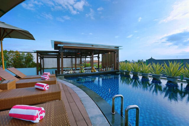 フェイブホテル クタ カルティカ プラザ