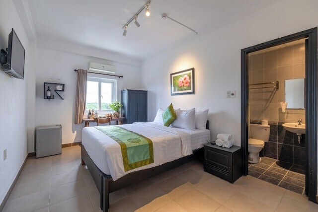 パープル ヒュー チャーミング リバーサイド ホテル