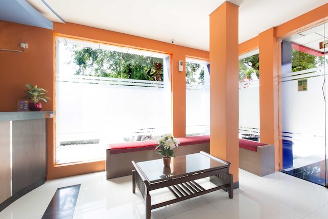 レッドドアーズ プラス @ ジャラン パムダ ジャカルタ