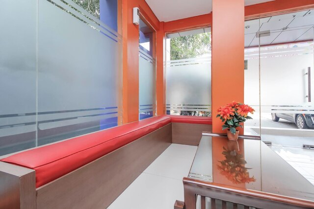 レッドドアーズ プラス @ ジャラン パムダ ジャカルタ