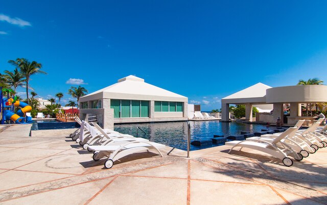 ソリマー コンドミニアム バイ カサゴ