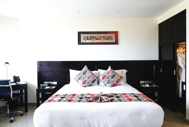 ラマダ スイーツ バイ ウィンダム ワイロアロア ビーチ フィジー