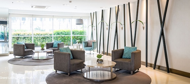 ホームバウンド アット シー レジデンシーズ サービスド アパートメンツ