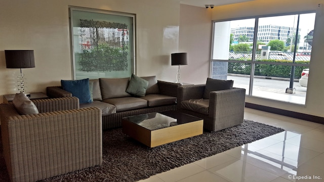 ホームバウンド アット シー レジデンシーズ サービスド アパートメンツ