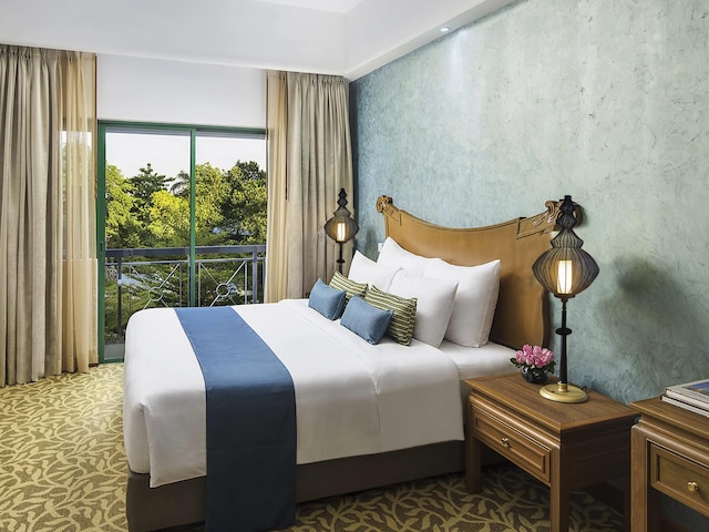 メルキュール ヤンゴン カバ エー