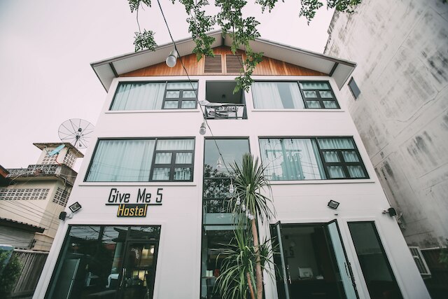 ギブ ミー 5 ホステル