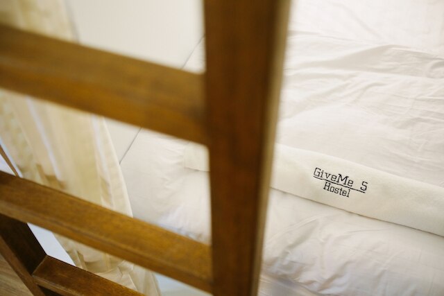 ギブ ミー 5 ホステル