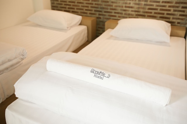 ギブ ミー 5 ホステル