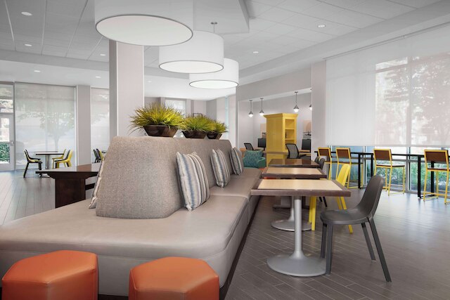 ホーム 2 スイーツ バイ ヒルトン ユージーン ダウンタウン ユニバーシティ エリア