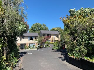 マーチ アパートメンツ