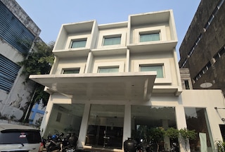 N2 ホテル グヌン サハリ