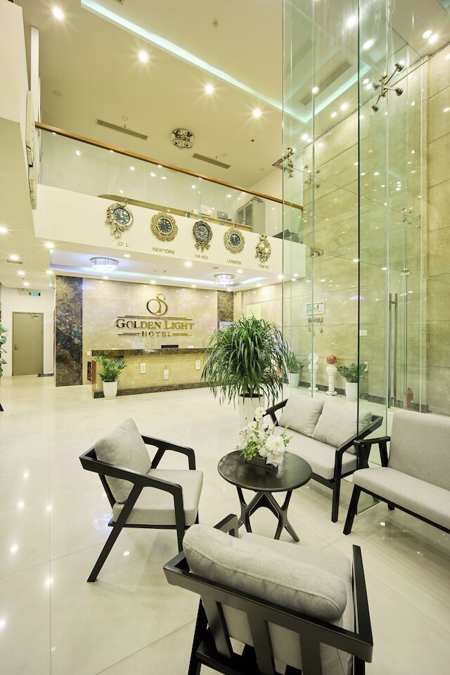 ゴールデン ライト ホテル