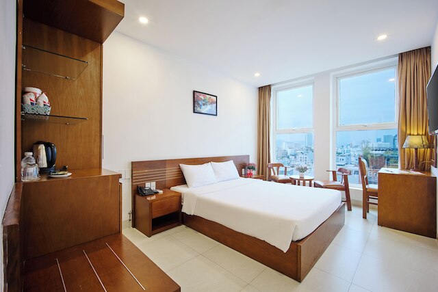 ゴールデン ライト ホテル