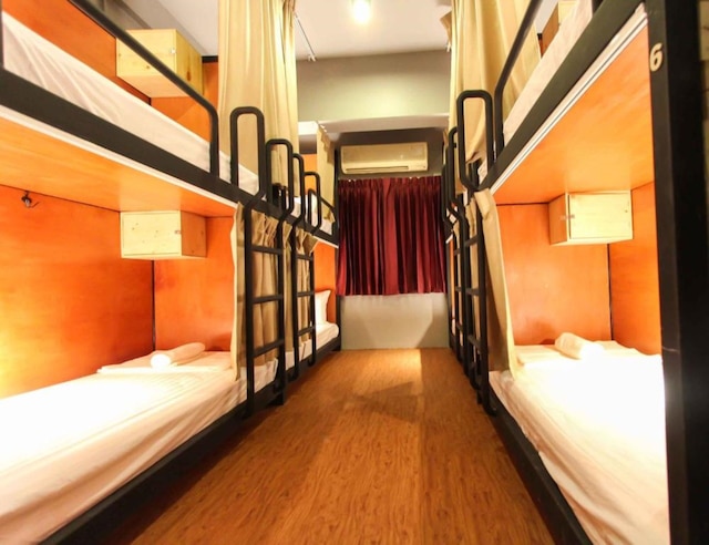 トンロー トラベラーズ ホステル & カフェ