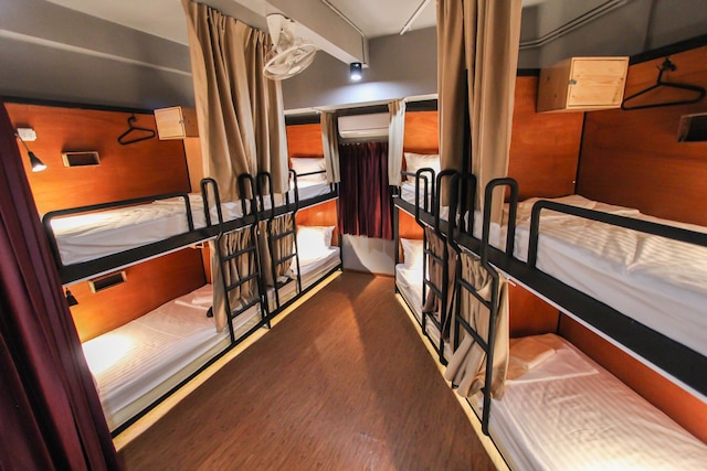 トンロー トラベラーズ ホステル & カフェ