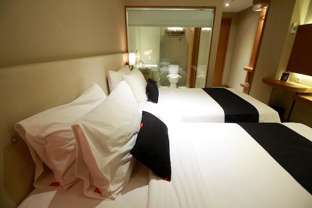 イエロー スター アンバルクモ ホテル