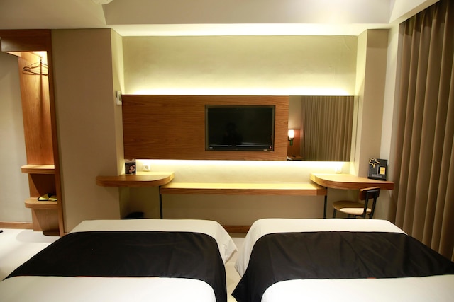 イエロー スター アンバルクモ ホテル