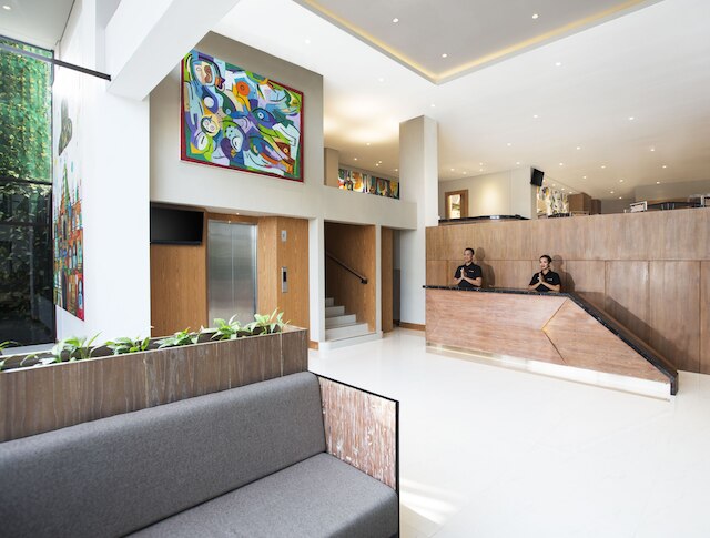 イエロー スター アンバルクモ ホテル