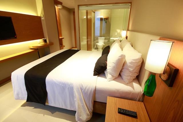 イエロー スター アンバルクモ ホテル