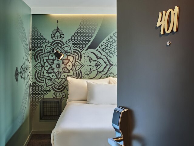 イビス スタイルズ パリ ガール ドゥ レスト マジェンタ