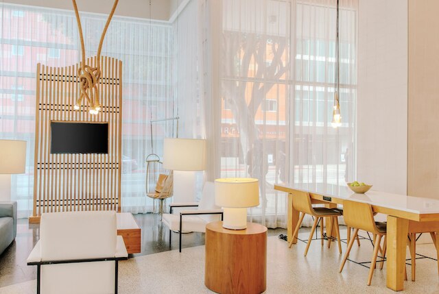 ハンプトン イン & スイーツ サンタ モニカ