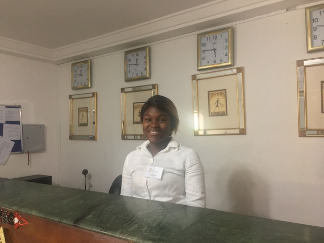 エンバシー スイーツ ホテルズ & レストラン