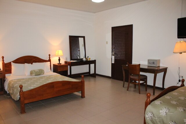 エンバシー スイーツ ホテルズ & レストラン