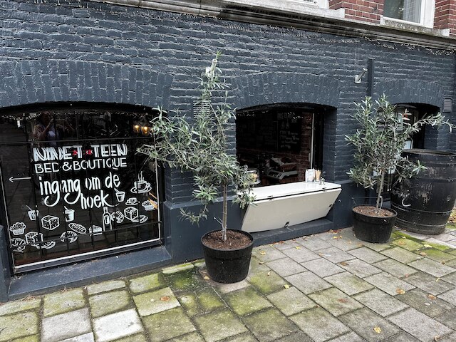 ナイン (T) ティーン B&B