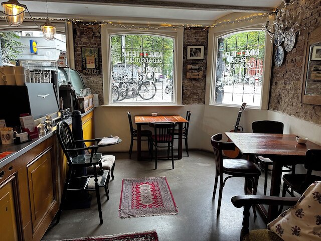 ナイン (T) ティーン B&B