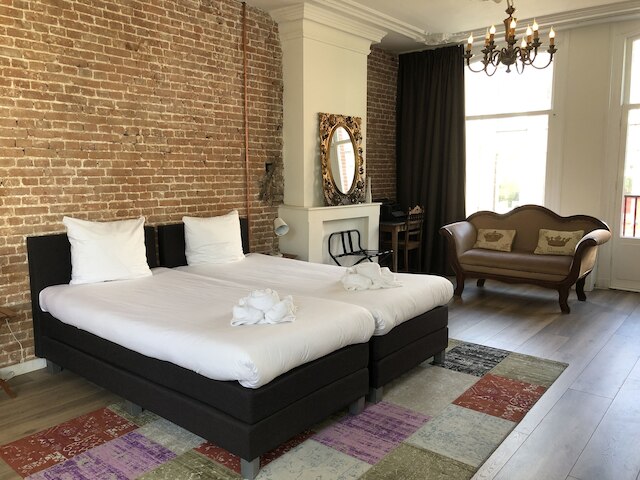 ナイン (T) ティーン B&B