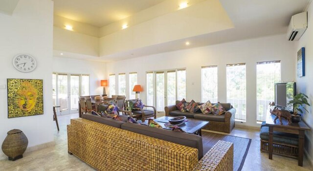 ビーチ メラティ アパートメンツ