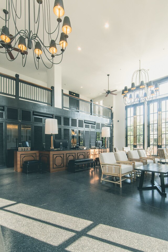 ブリ シリ ホテル