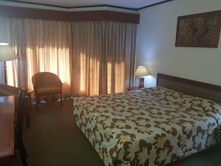 ホテル スルヤ バル