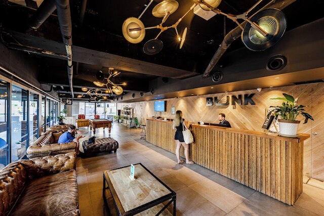 バンク サーファーズ パラダイス - インターナショナル バックパッカー ホステル