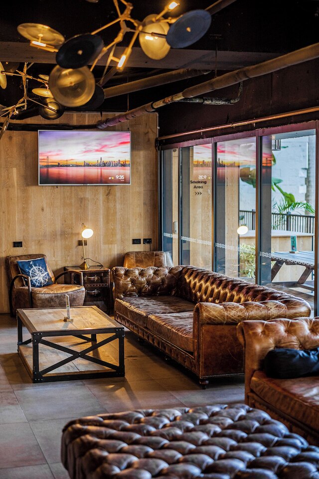 バンク サーファーズ パラダイス - インターナショナル バックパッカー ホステル