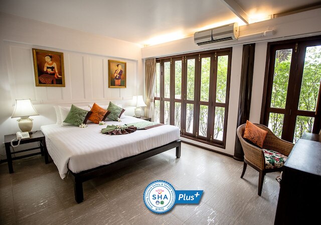 バーン アムパワ リゾート & スパ