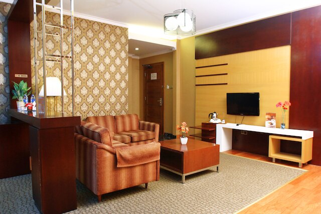 サハティ ホテル