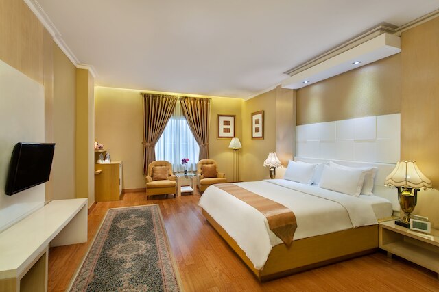 サハティ ホテル